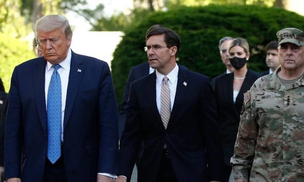 ΗΠΑ: Ο Τραμπ ξήλωσε τον Μάρκ Έσπερ - Ποιος θα αναλάβει τη θέση του